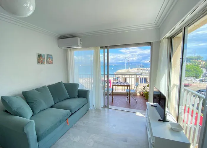 06At2 - T2 Salis 公寓