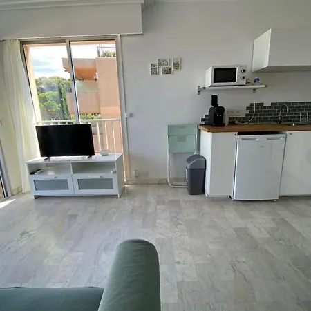 06At2 - T2 Salis *