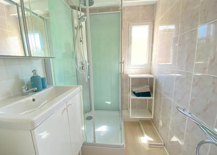 06at2 - Cosy Seaside T2 Ideally Located Antibes